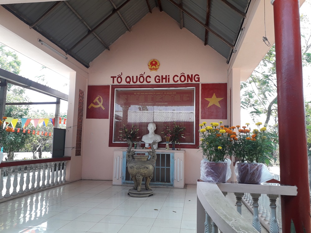 Nhà bia tưởng niệm các liệt sĩ ấp Canh Lý- Nhuận Đức