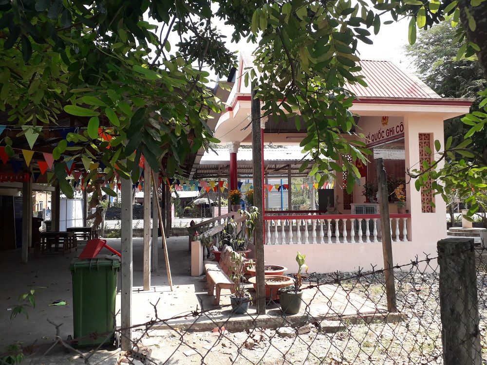 Nhà bia tưởng niệm các liệt sĩ ấp Canh Lý- Nhuận Đức